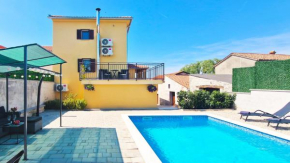 Beautiful Villa Casa Romito with pool in Kastelir